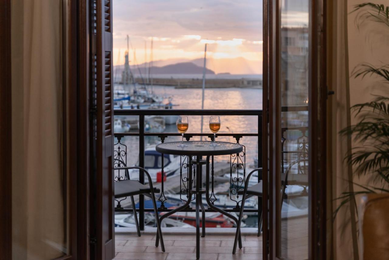 Destino Home Overlooking The Venetian Port Of Chania Χανιά Εξωτερικό φωτογραφία